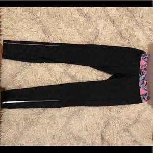 Ivivva by Lululemon girls size 10 black leggings!